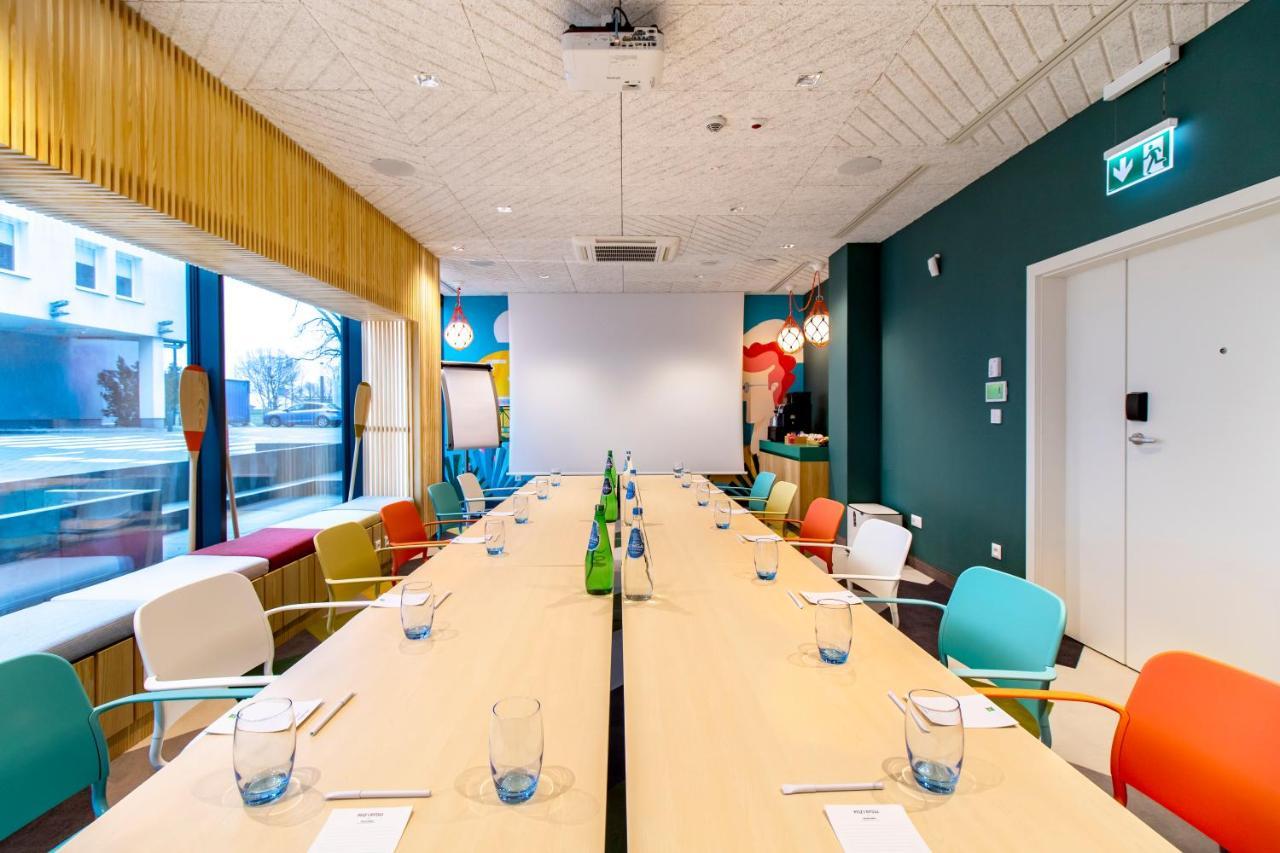 Ibis Styles Warszawa Centrum Bagian luar foto